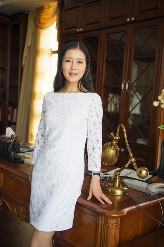 东易日盛集团总裁杨劲荣登福布斯“2017中国最杰出商界女性排行榜”